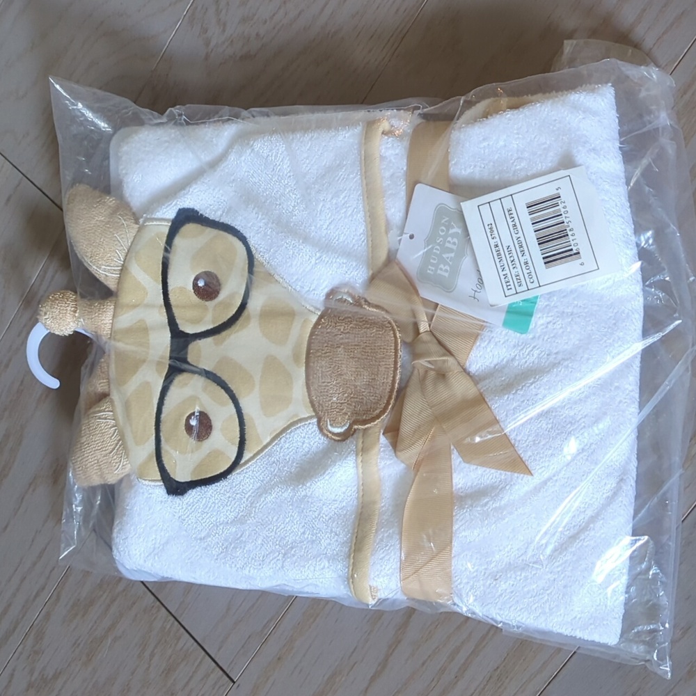 Giraffe baby towel NWT